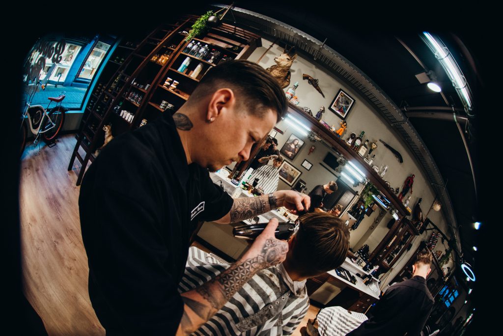Interieur van Barbier Rogier barbershop aan de Slijkstraat in Weesp